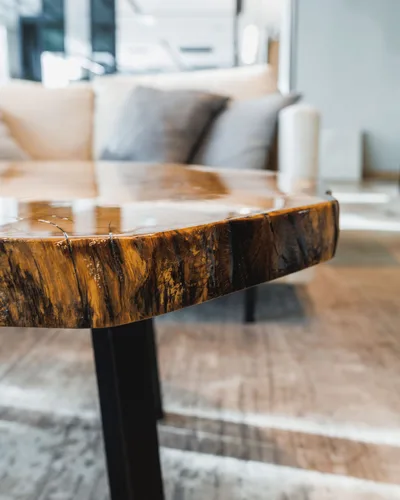 Dębowy stolik kawowy z żywicą - 3