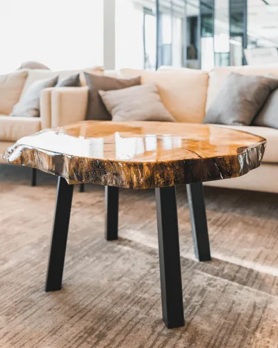 Dębowy stolik kawowy z żywicą - 1